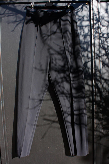  loose fit tappered leg pants featuring breathable fabric clothing and low-maintenance sustainable apparel.