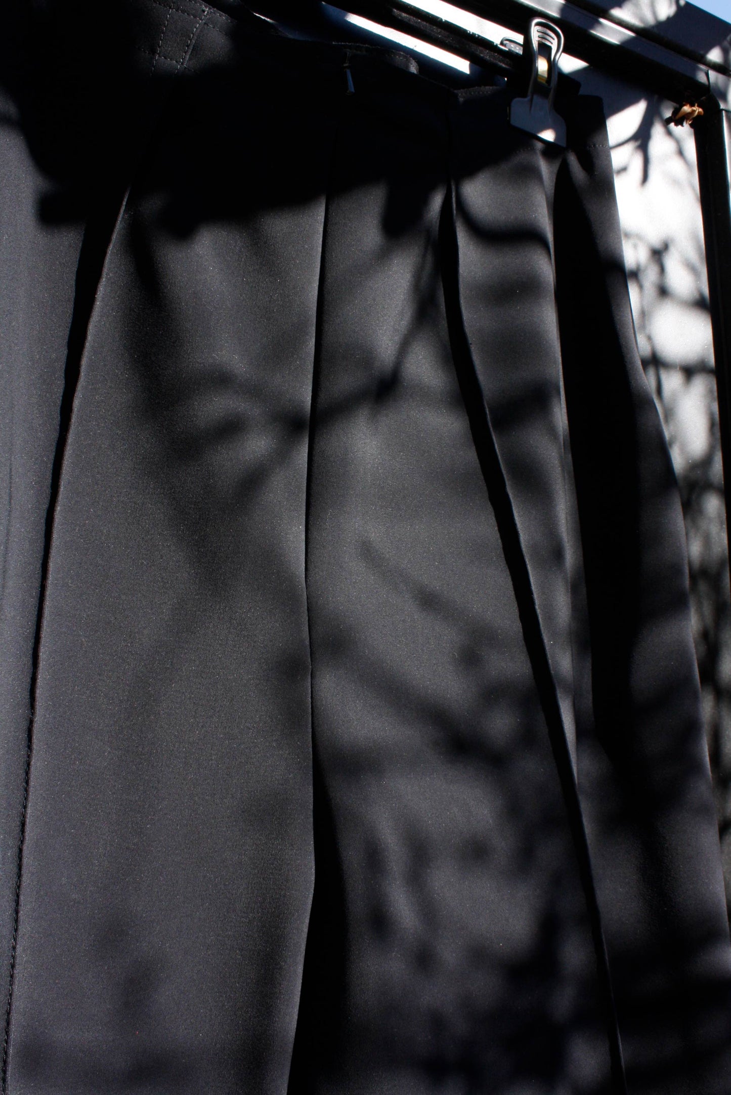  loose fit tappered leg pants featuring breathable fabric clothing and low-maintenance sustainable apparel.