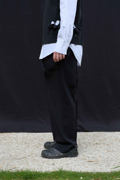  loose fit tappered leg pants featuring breathable fabric clothing and low-maintenance sustainable apparel.